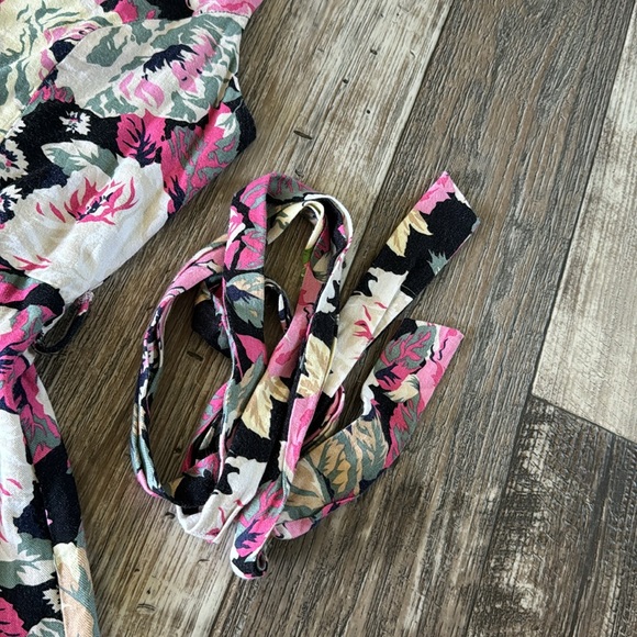 🌟FOREVER 21 WOMEN🌟 BEAUTIFUL 🌟FLORAL DRESS, SIZE SMALL - Picture 4 of 13